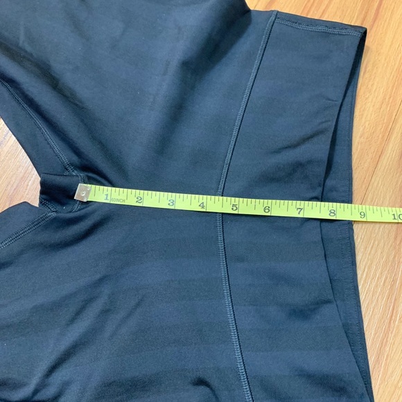 Lululemon Black Ghost Stripes Cropped Leggings - Picture 7 of 8